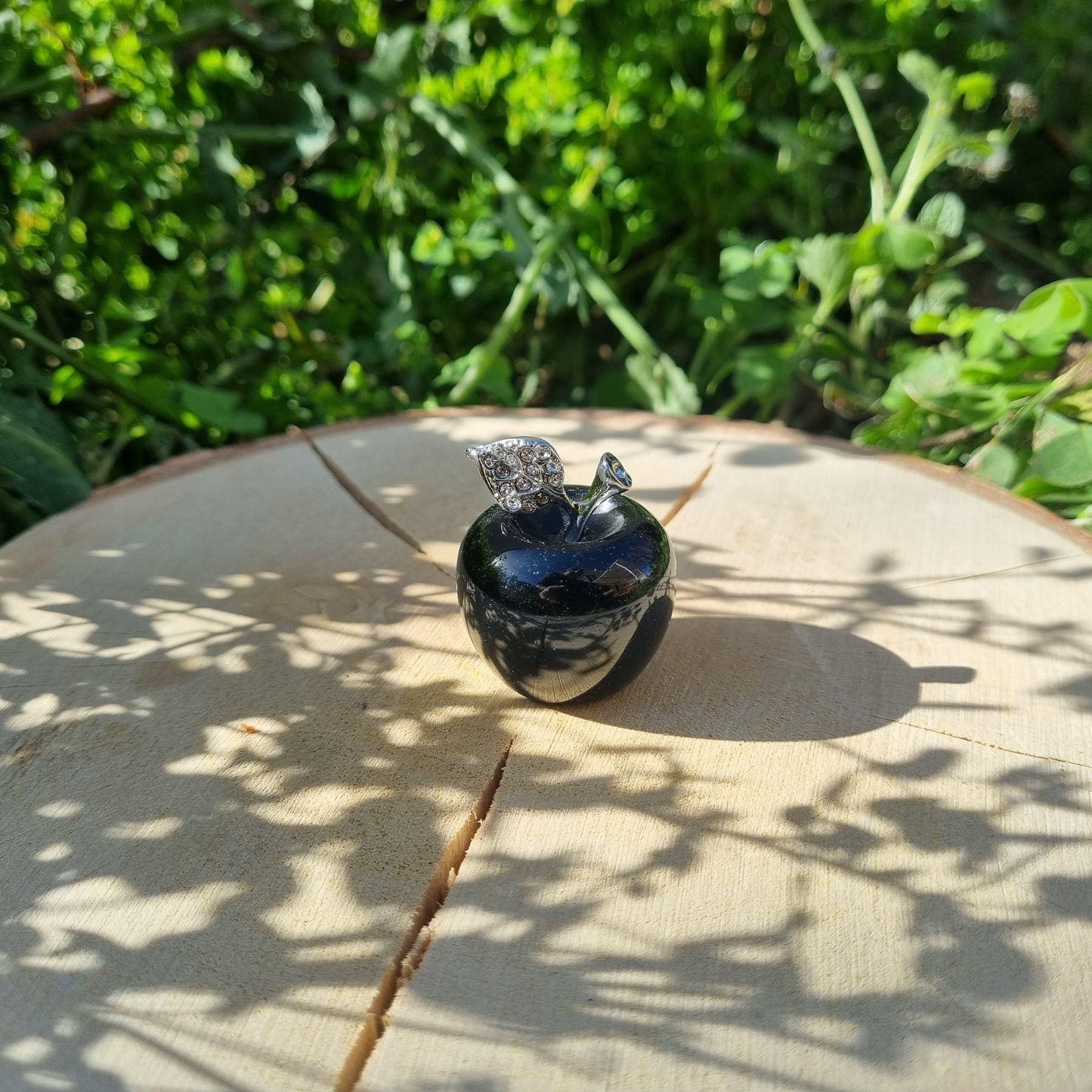 Pomme en cristal obsidienne noir